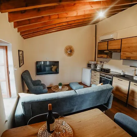 The Stonehouse With Private Bath Spas *